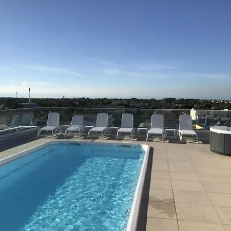 Modern With Rooftop Pool 公寓 *