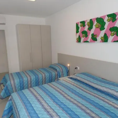 公寓 Modern With Rooftop Pool 比比翁