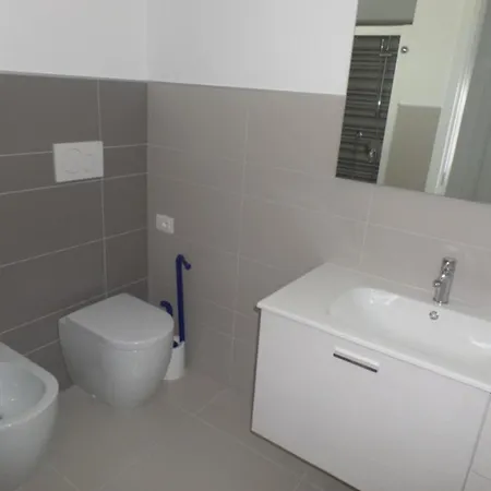 Modern With Rooftop Pool * 比比翁