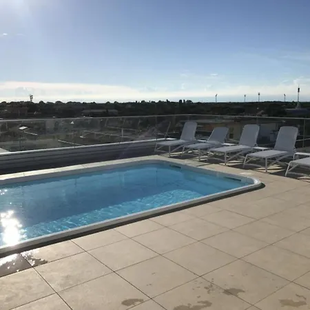 Apartamento Modern With Rooftop Pool