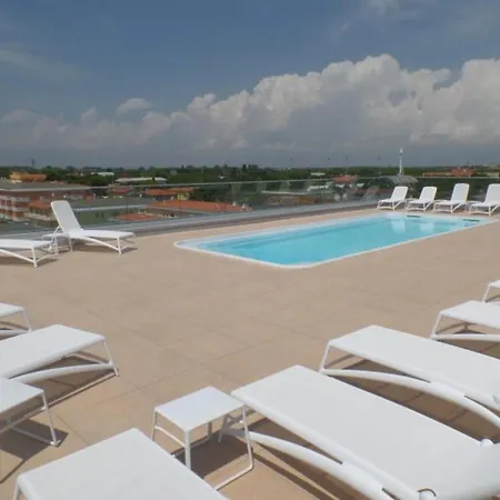 Modern With Rooftop Pool 公寓 *